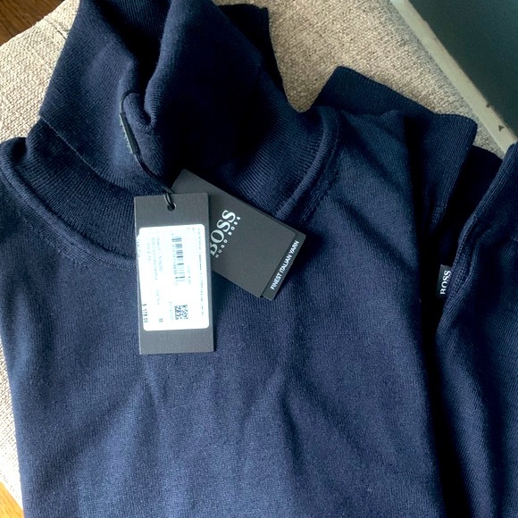 HUGO BOSS Musso-P Turtle Neck Sweater, Medium. Soft, lightweight, comfy. NAVY. - Picture 3 of 4